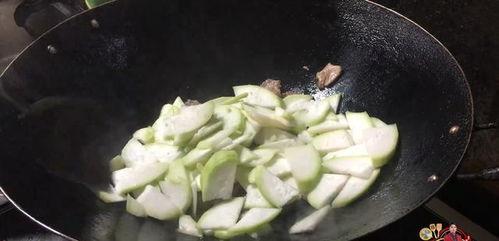 吃红烧蒲瓜,红烧蒲瓜,色香味俱全的夏日佳肴